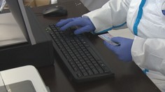 Chyba! Stovky lidí dostaly SMS s výsledky covid testů už podruhé