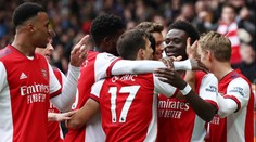 Postoupí Arsenal po šesti letech do Ligy mistrů? Hráči mají slíbené tučné prémie