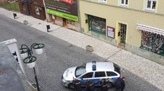Čtyři lupiči přepadli klenotnictví v centru Teplic. Jsou na útěku