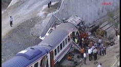 Neštěstí ve vlaku: 5 mrtvých, 17 zraněných. VIDEO