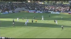 VIDEO: FOTBALOVÁ PARÁDA. Brankář dal GÓL PŘES CELÉ HŘIŠTĚ