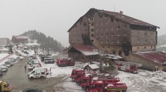 Při požáru v tureckém hotelu zemřelo 76 lidí. V zemi je vyhlášen státní smutek