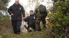 Muž se zastřelil, zmatenou ženu našla policie o kilometry jinde