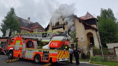 V rodinném domě v Jablonci vypukl požár. Ženu uvnitř hasiči neměli šanci zachránit