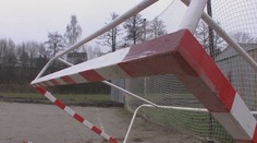 Při házené na chlapce (11) spadla branka. Letěl pro něj vrtulník