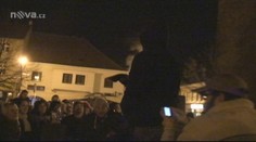 Půlnoční protest! Stovky lidí demonstrovaly proti zavírací hodině barů