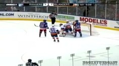 Vyk.ř mi! ukázal hráč při hádce v NHL. Trest ho neminul