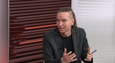 Vláda vydělá balík na drahých palivech. Snižme lidem daně, navrhuje Bartoš