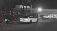Samořiditelné auto srazilo robota a "zabilo" ho! Nebo to bylo jinak?