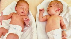 Raritní porod pod Tatrami. Každé z dvojčat přišlo na svět jiným způsobem