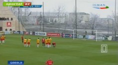 Chytil penaltu a slavil. Za drsné gesto dostal červenou