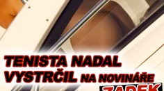 Tenista Nadal vystrčil na novináře zadek
