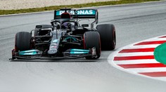 Hamilton v dramatickém závěru ovládl Velkou cenu Španělska
