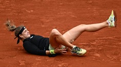 Obří smůla pro Muchovou. Po vyhraném setu se zranila a odstoupila