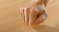 Proč klepeme na dřevo? Záhada nejslavnější pověry rozluštěna!