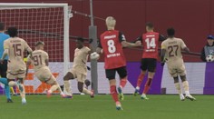 Jak tohle mohla být penalta? Rozhodčí v LM porušil jasné pravidlo o ruce