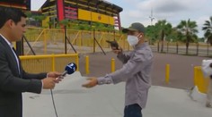 Děsivý den sportovního reportéra! V přímém přenosu na něj mířili zbraní
