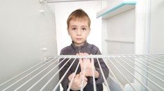 Rodiče zavřeli syna (4) do ledničky a nechali ho tam ZMRZNOUT!