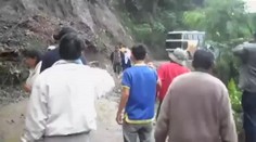 Děsivé video! Autobus se zřítil do propasti!