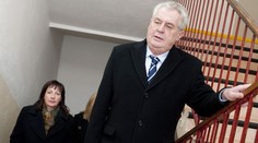 VIDEO: Ale já s ní žiju, podrážděně reagoval Zeman při dotazu na jeho manželku Ivanu