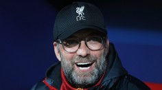Liverpool jako Jekyll a Hyde. Šťastný Klopp po výhře rozdával fanouškům pivo