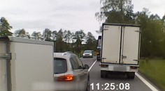 Pirát předjížděl v nebezpečném úseku, ohrozil školní autobus