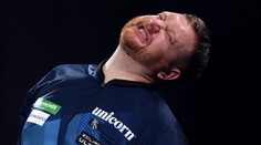 Menzies přiznal problémy po zničení stolku. Po operaci nemá cit v prstech