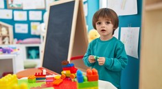 Ve školce na Novojičínsku našli nebezpečnou látku. Likvidují tam proto podlahy