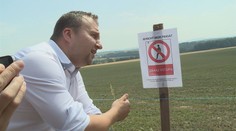 'Nebrní!': Ministr zkoušel ohradník proti šíření moru, nestalo se nic