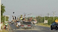 ŠÍLENÉ: Zlomeniny a bezvědomí! Cyklisty v prudkém sjezdu srazilo auto