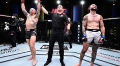 Zápas večera! Emmett tři kola bojoval s poraněným kolenem, přesto vyhrál 