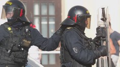 Těžkooděnci prý napadli fanoušky Třince. Zaútočili na nás první, hájí se policie