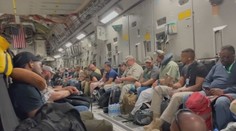 Kábulské letiště je opět v provozu, Rusko a Čína jednají s Tálibánem