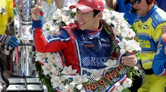 Vítěz Indy500 Sató odstartuje první, favorité tvrdě bourali. VIDEO