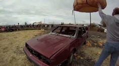 Halloweenský crashtest. Vyhrála dýně
