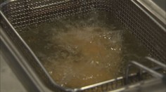 Kuchaři jídlo ve fritézách často přepalují. Stát tomu chce zabránit