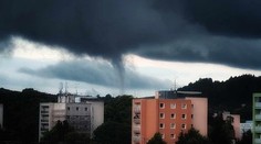 VIDEO: Zlověstný jev v Trutnově zachytila kamera. Na místo míří meteorologové
