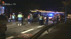 Auto vletělo do autobusu! Dva lidé nepřežili!