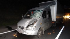 Muž vběhl na dálnici před auto, sebevražda se mu nepovedla