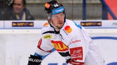 Hvězda extraligy v chomoutu. Sparťan Chlapík se oženil s těhotnou přítelkyní