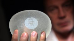 Ženy s vadnými implantáty by měli jít na operaci, radí to ministerstvo