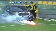 Fanoušci málem zapálili stadion