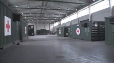 Do Letňan dorazil vojenský konvoj. Začíná výstavba polní nemocnice