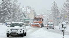 Kalamita nekončí! Do boje se sněhem se pustili i vězni
