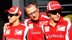 Týmová režie po italsku! U Ferrari pomohli Alonsovi trestem pro Massu