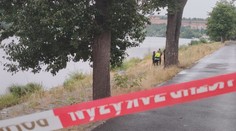 Ve Vltavě plavala mrtvola muže. Pražská policie vyšetřuje, jak se tam dostala