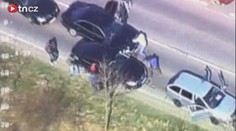 Honička jako z akčního filmu v Praze. Policie za jízdy střílela po vyděrači! NESESTŘÍHANÉ ZÁBĚRY