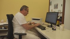 Na zubaře město čeká už sedm let. Ordinace je připravená pod igelitem