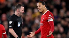 Jasná penalta pro Reds, zuří fanoušci. Komise vysvětlila, proč sudí nepochybil