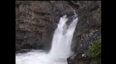 EXTRÉMNÍ ADRENALIN: z kolmé stráně na kole, z letadla na letadlo za letu...
